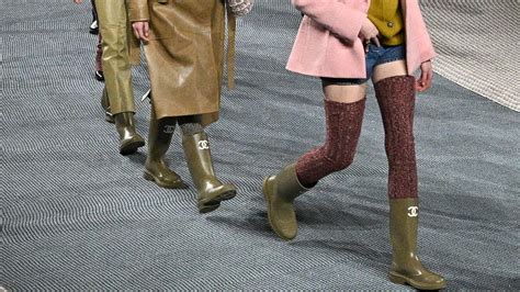 Las botas de lluvia son el nuevo bolso de Chanel 